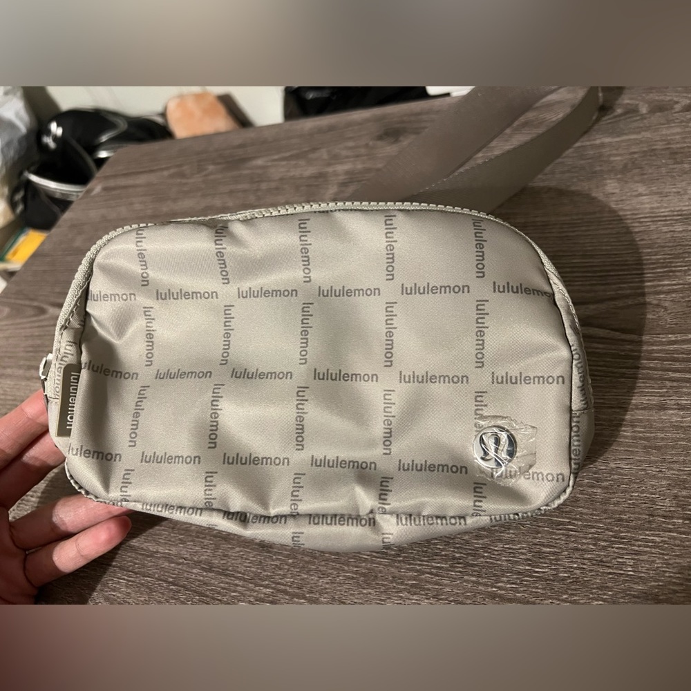 NWT *SOLD OUT Lululemon Everywhere Belt Bag 1L Wordmark Grid Mini Raw Linen - Picture 3 of 7